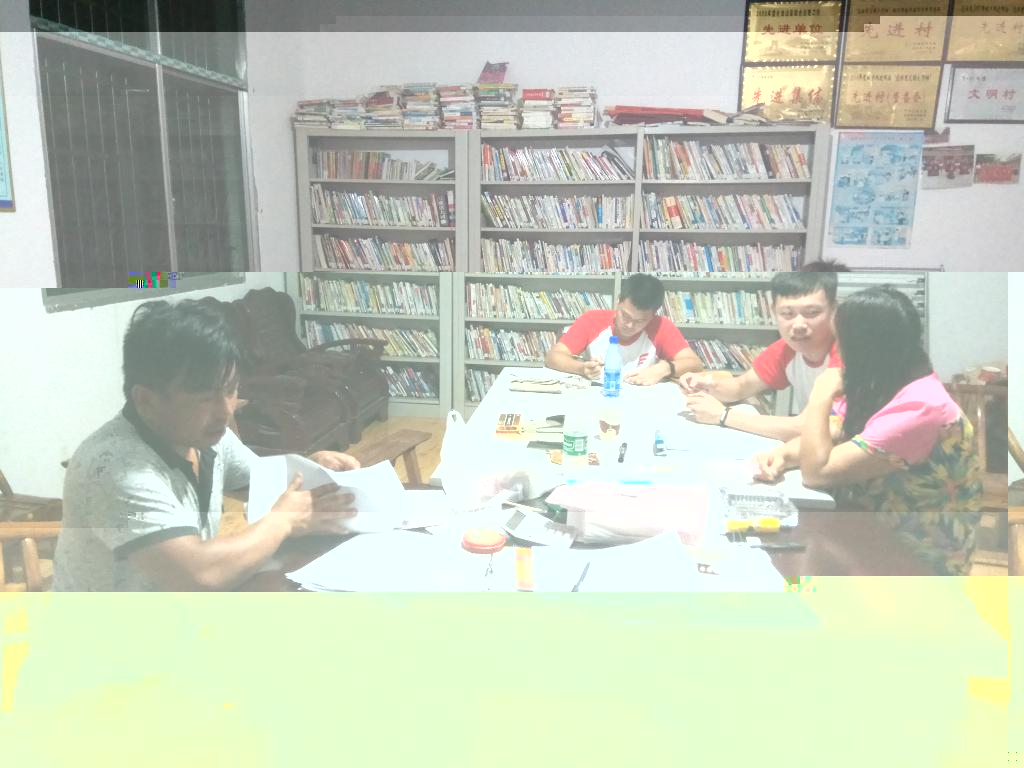 調研隊員們挑燈夜戰進行檔案整理